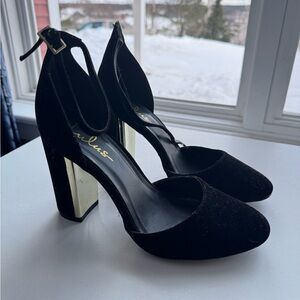 Lulu's Black Block Heel Pumps